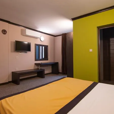 Guest house Family Bunara 2*