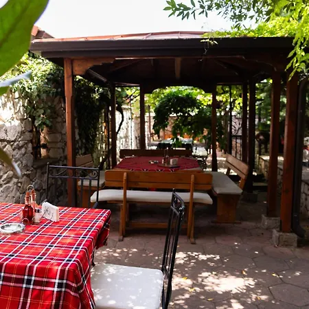 Family Bunara Brestnik