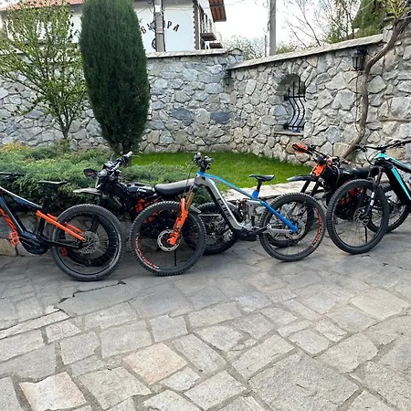 Family Bunara Brestnik